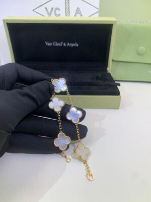 Alhambra Bracelet Van Cleef And Arpels 5 Motifs 18K Yellow Gold Carnelian Red Stone VCARD35500