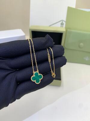 18K Yellow Gold Agate Medium Necklace Lucky Girl VCA Vintage Alhambra Pendant