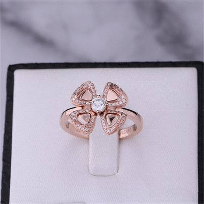 Roman Love Flower Ring Fiorever 18 kt Rose Gold Ring set with a central diamond and pavé diamonds