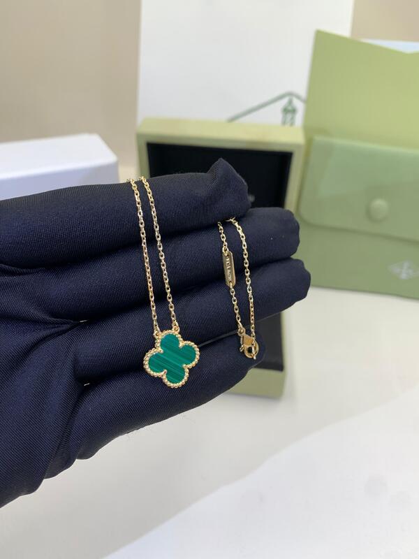 18K Yellow Gold Agate Medium Necklace Lucky Girl VCA Vintage Alhambra Pendant