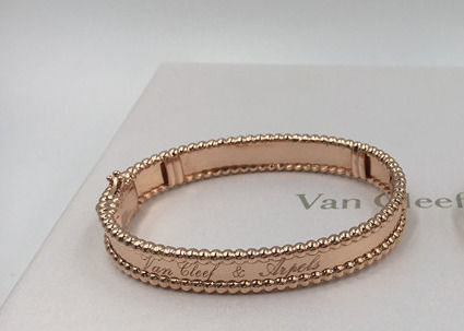 Quality Medium Model Van Cleef And Arpels Signature Bracelet Yellow Gold VCA Bangle factory