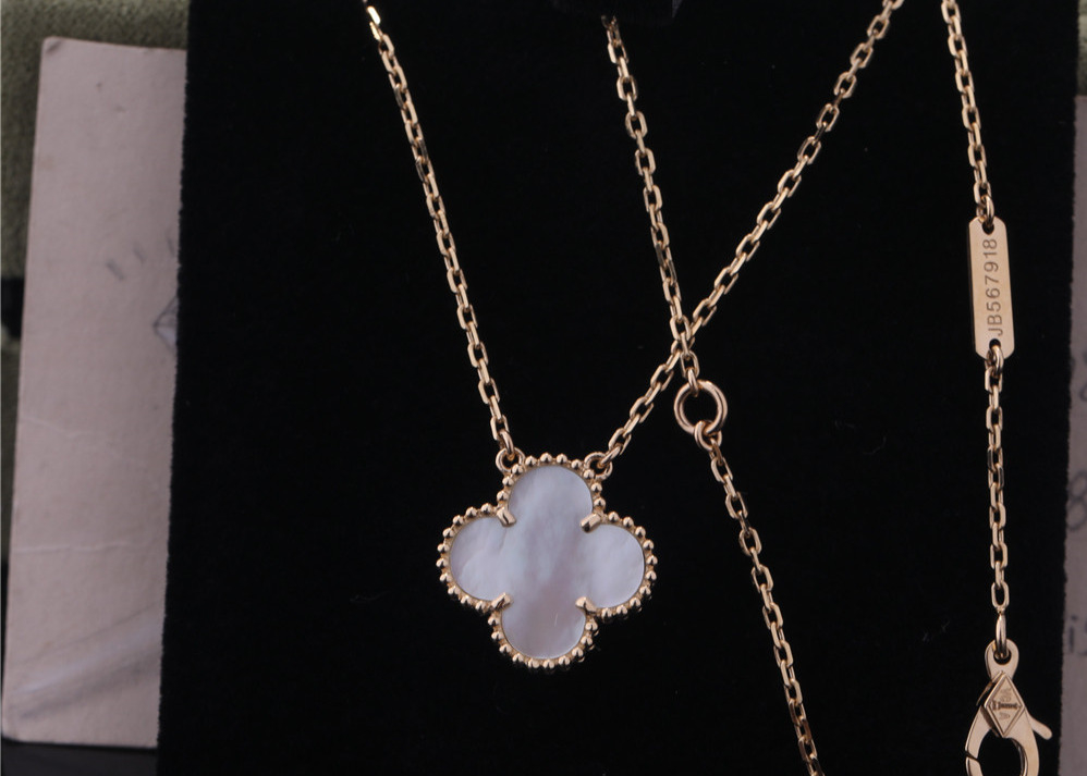 Van Cleef Vintage Alhambra Pendant Yellow Gold Mother Of Pearl Medium Necklace VCARA45900